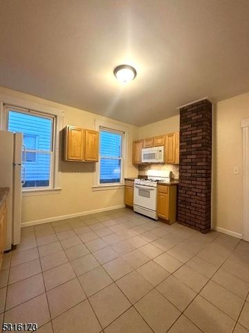 15 Caroline Ave, Clifton City, NJ 07011