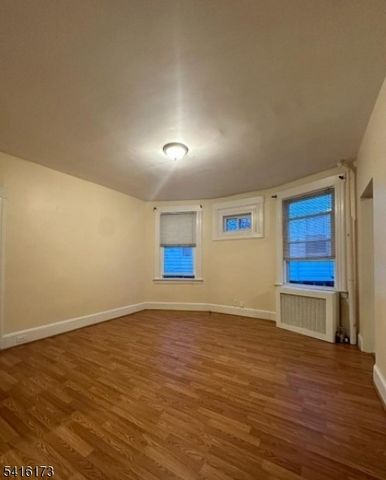 15 Caroline Ave, Clifton City, NJ 07011