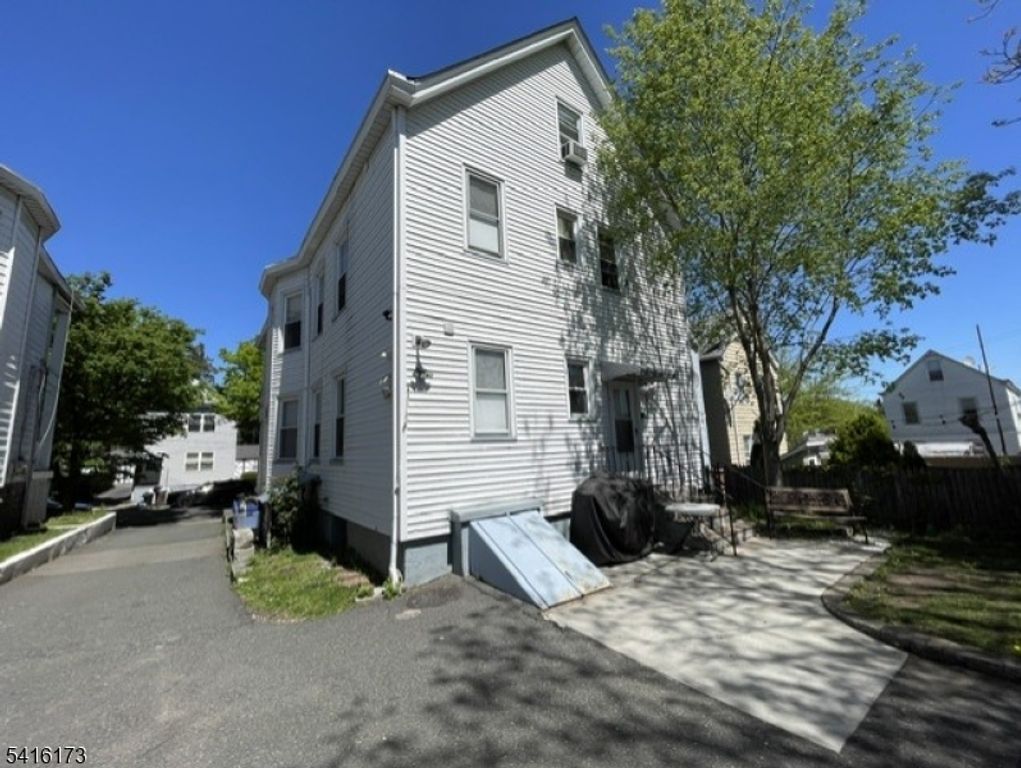 15 Caroline Ave, Clifton City, NJ 07011 — photo 3