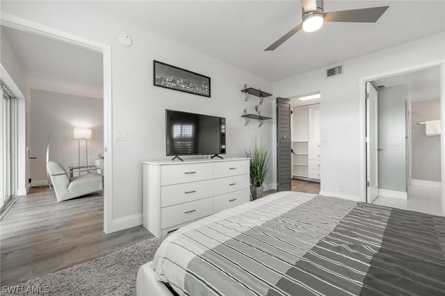 7848 Emerald CIR J101, Naples, FL 34109