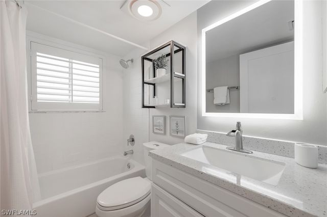 7848 Emerald CIR J101, Naples, FL 34109