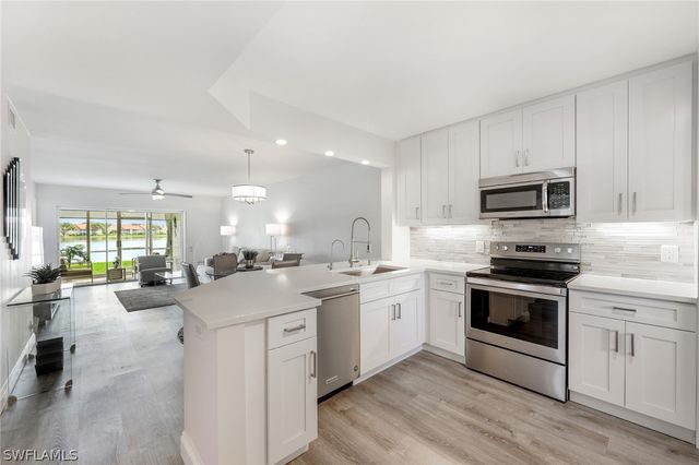 7848 Emerald CIR J101, Naples, FL 34109