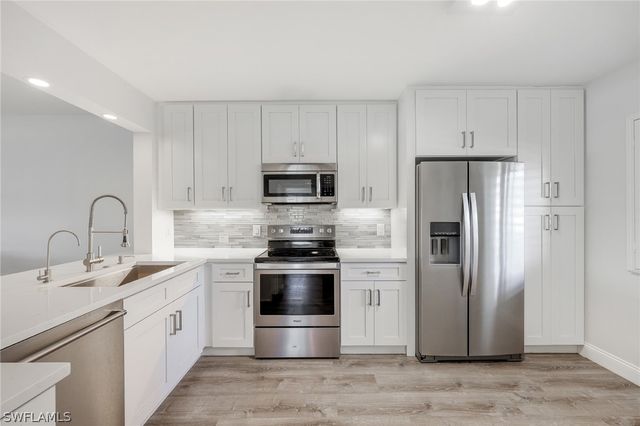 7848 Emerald CIR J101, Naples, FL 34109