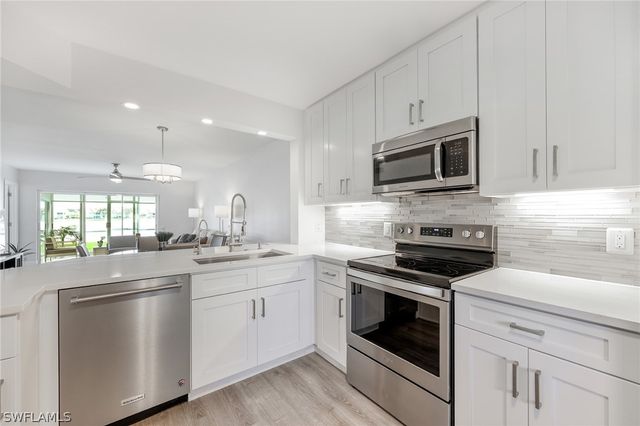 7848 Emerald CIR J101, Naples, FL 34109