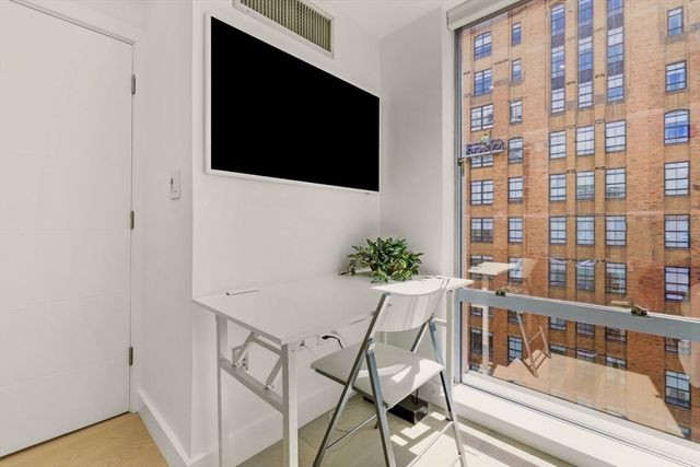 80 Broad St 1009, Boston, MA 02110