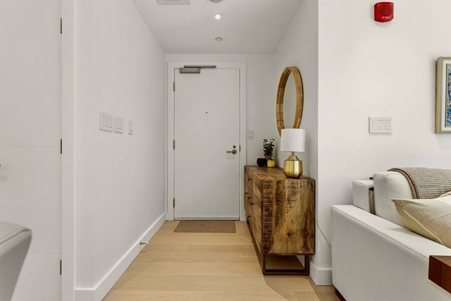 80 Broad St 1009, Boston, MA 02110