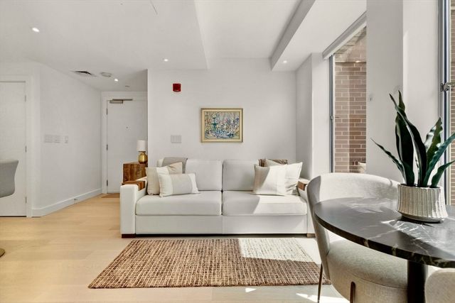80 Broad St 1009, Boston, MA 02110
