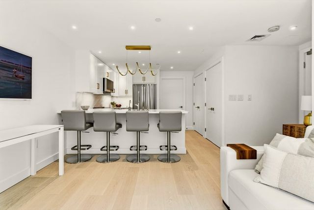 80 Broad St 1009, Boston, MA 02110