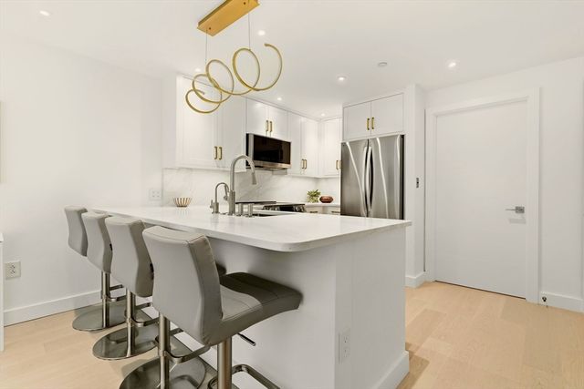 80 Broad St 1009, Boston, MA 02110