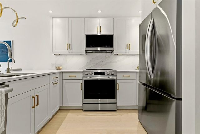 80 Broad St 1009, Boston, MA 02110