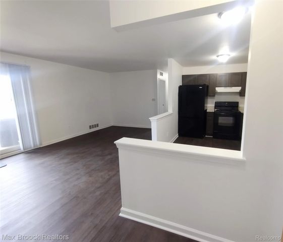 43347 Cape Drive, Sterling Heights, MI 48313