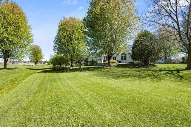 8045 SAQUARO COURT, Neenah, WI 54956