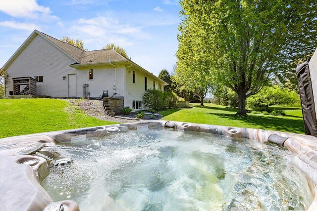 8045 SAQUARO COURT, Neenah, WI 54956