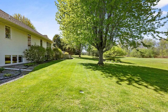 8045 SAQUARO COURT, Neenah, WI 54956