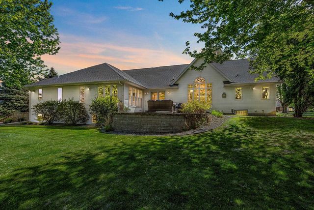 8045 SAQUARO COURT, Neenah, WI 54956