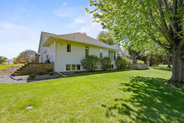 8045 SAQUARO COURT, Neenah, WI 54956