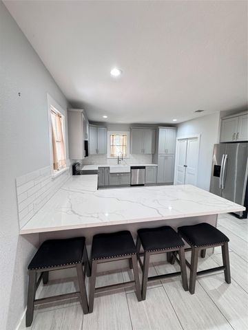 939 Knape RD, La Grange, TX 78945