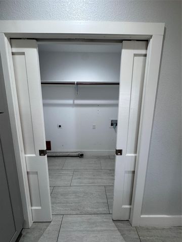 939 Knape RD, La Grange, TX 78945