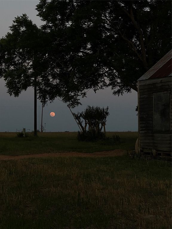 939 Knape RD, La Grange, TX 78945