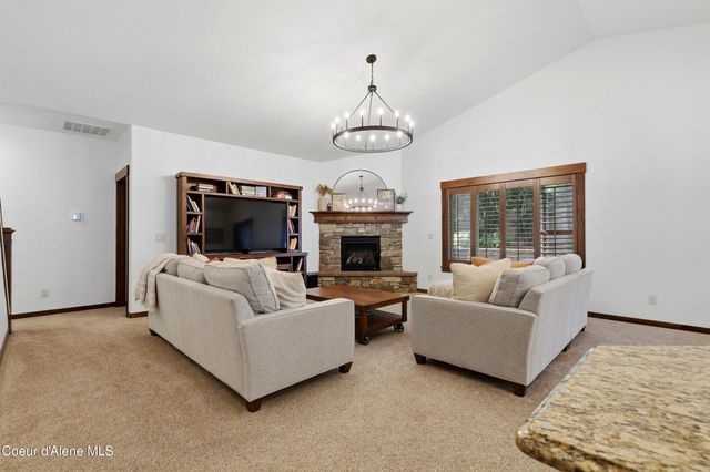 11763 N Rocking R RD, Hayden, ID 83835
