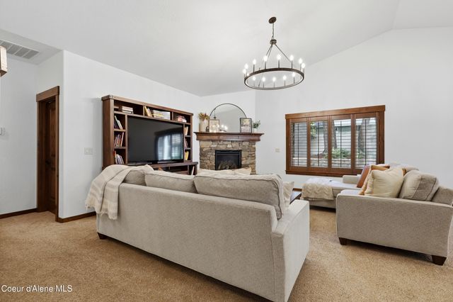 11763 N Rocking R RD, Hayden, ID 83835