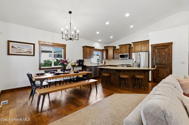 11763 N Rocking R RD, Hayden, ID 83835
