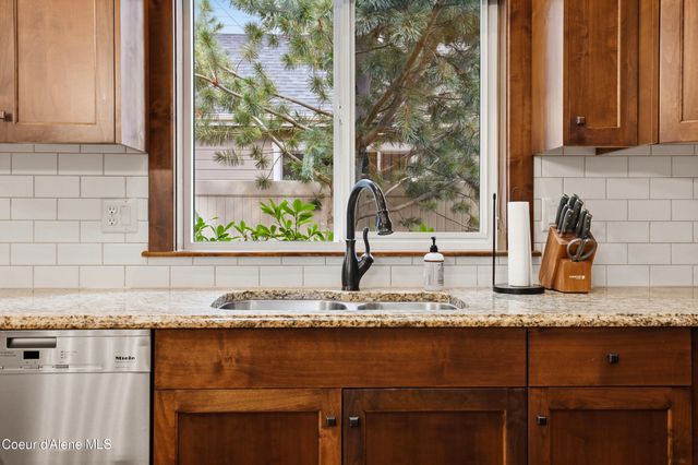 11763 N Rocking R RD, Hayden, ID 83835