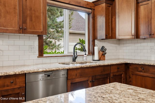 11763 N Rocking R RD, Hayden, ID 83835