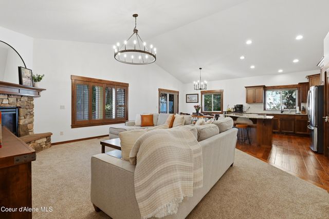 11763 N Rocking R RD, Hayden, ID 83835