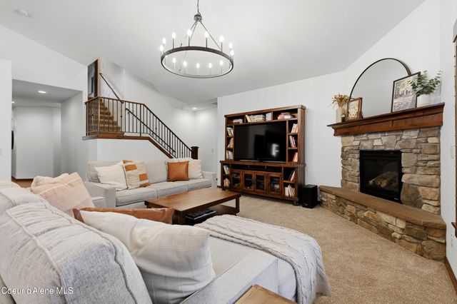 11763 N Rocking R RD, Hayden, ID 83835
