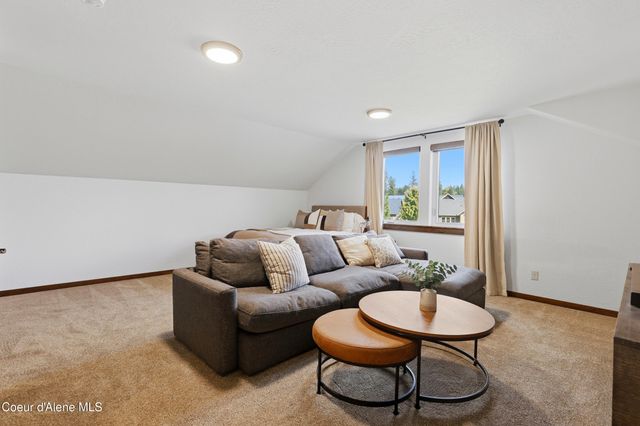 11763 N Rocking R RD, Hayden, ID 83835