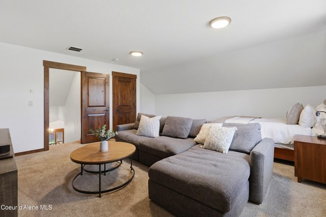 11763 N Rocking R RD, Hayden, ID 83835