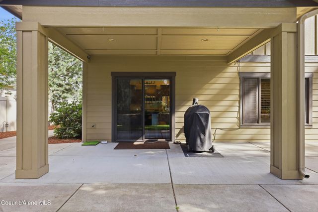 11763 N Rocking R RD, Hayden, ID 83835
