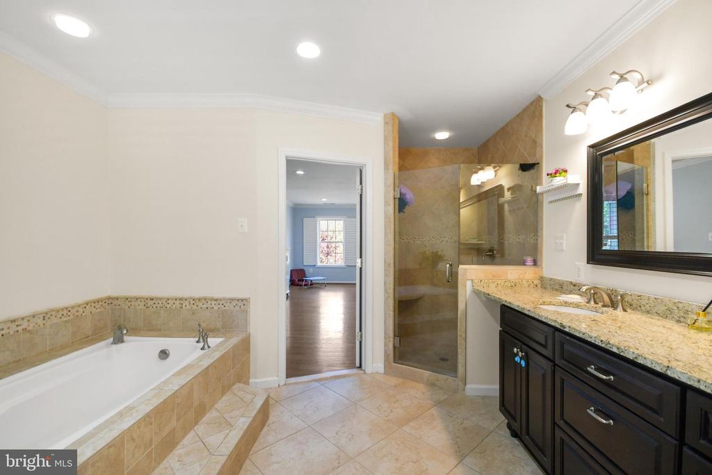 Image 11 of property listing at 24604 CUTSAIL DR, Damascus, MD 20872