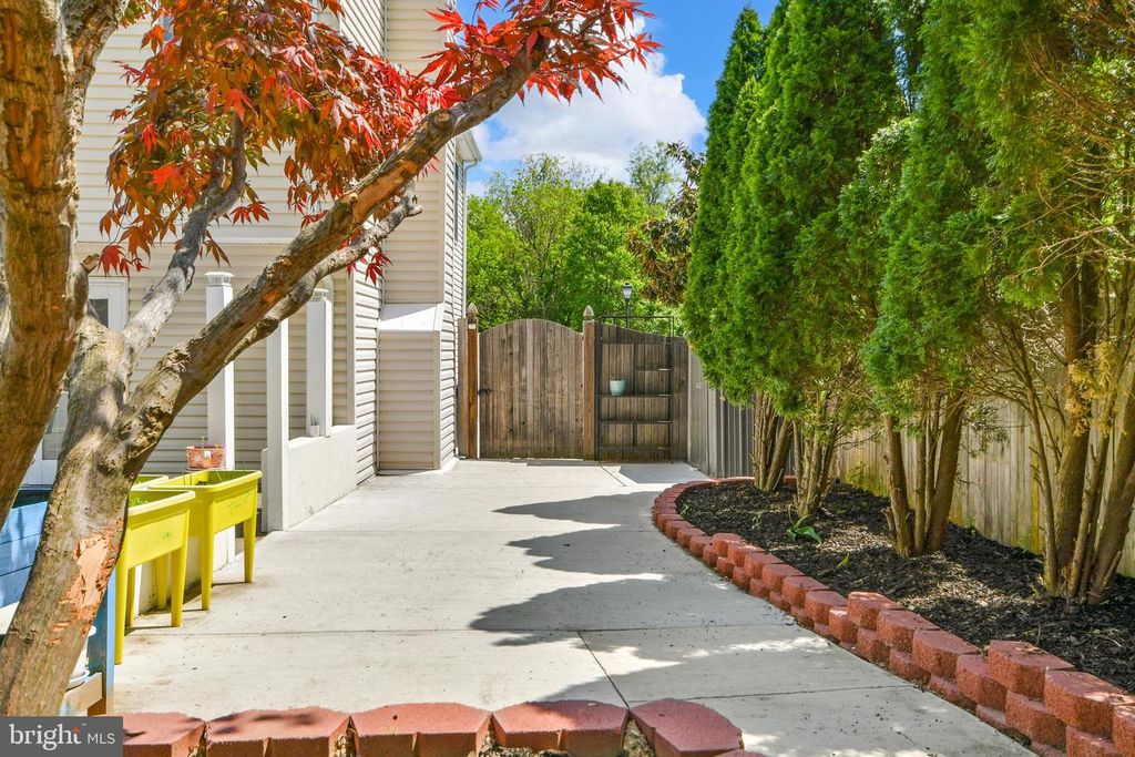 Image 17 of property listing at 24604 CUTSAIL DR, Damascus, MD 20872