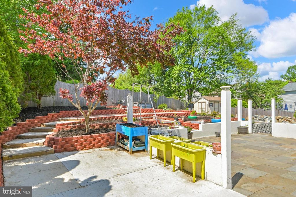 Image 18 of property listing at 24604 CUTSAIL DR, Damascus, MD 20872