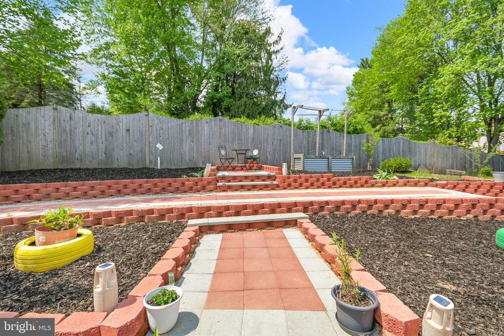 Image 19 of property listing at 24604 CUTSAIL DR, Damascus, MD 20872