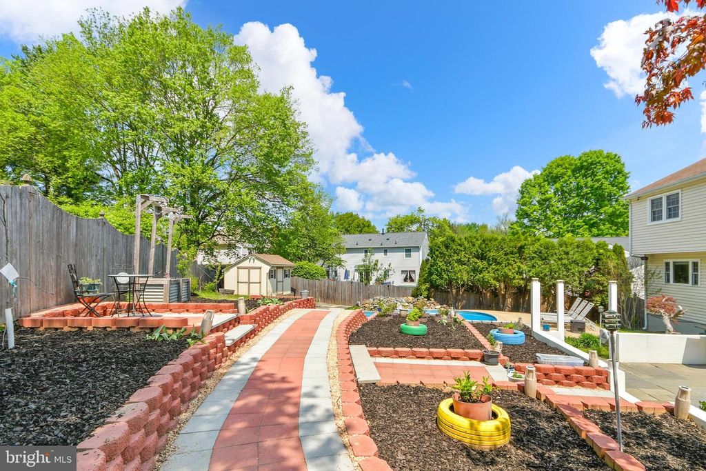 Image 2 of property listing at 24604 CUTSAIL DR, Damascus, MD 20872