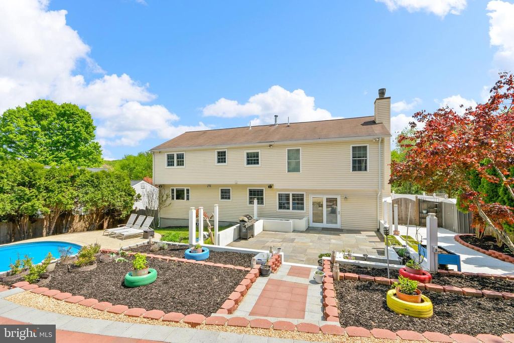 Image 20 of property listing at 24604 CUTSAIL DR, Damascus, MD 20872