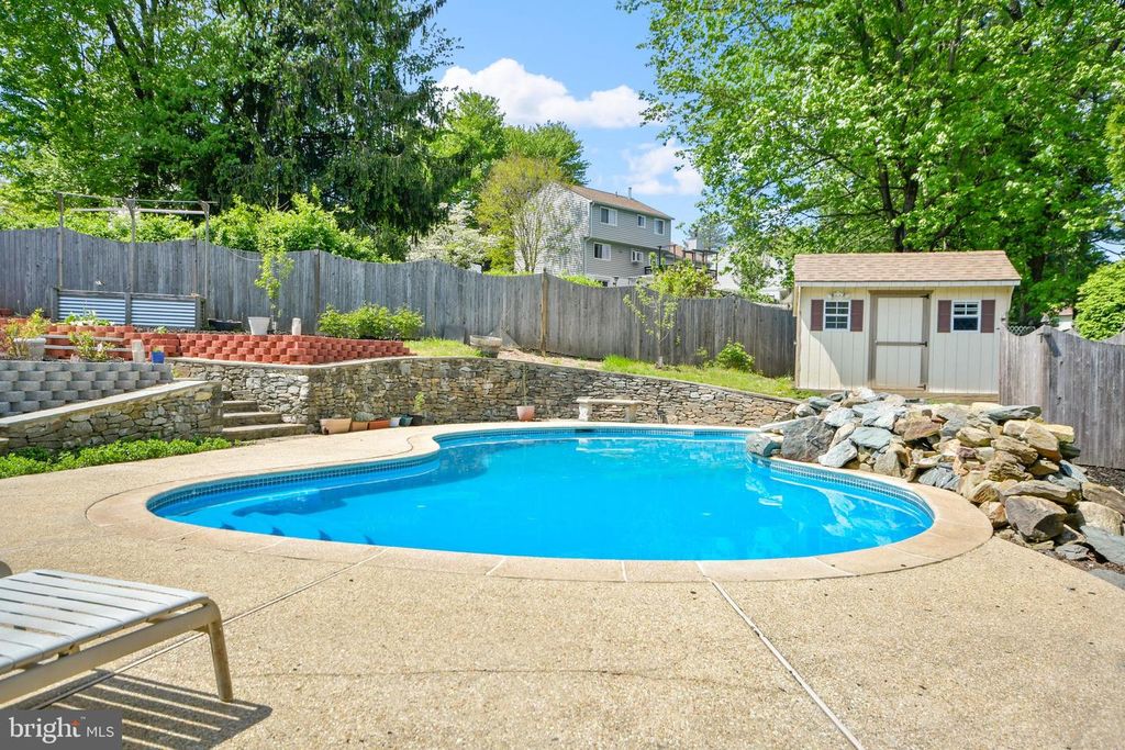 Image 3 of property listing at 24604 CUTSAIL DR, Damascus, MD 20872