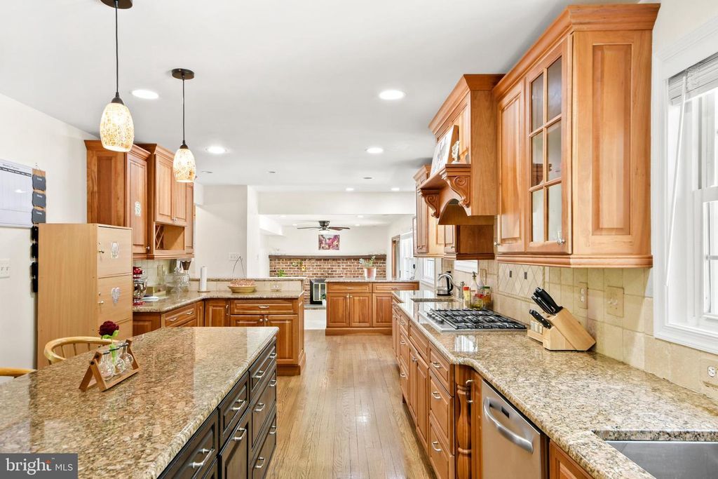 Image 31 of property listing at 24604 CUTSAIL DR, Damascus, MD 20872