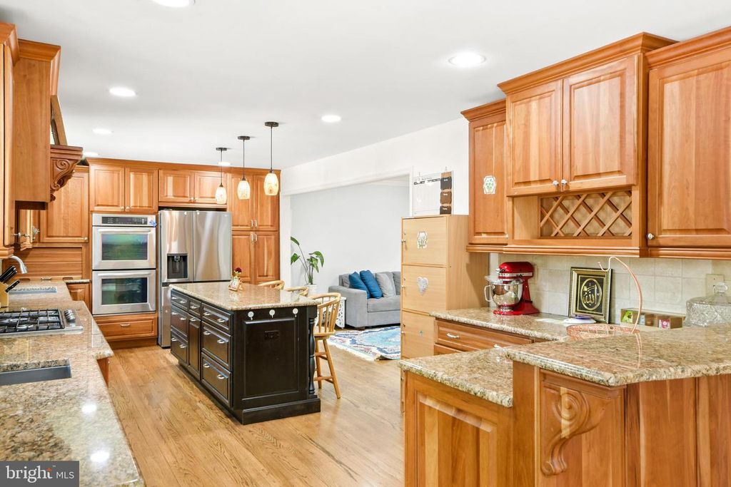 Image 32 of property listing at 24604 CUTSAIL DR, Damascus, MD 20872