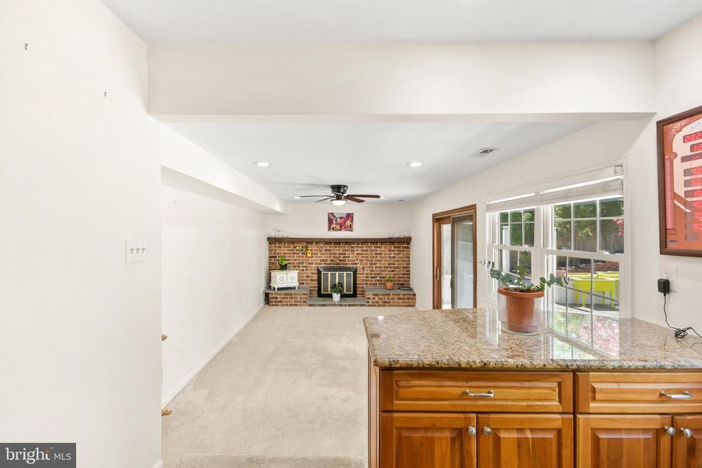 Image 34 of property listing at 24604 CUTSAIL DR, Damascus, MD 20872