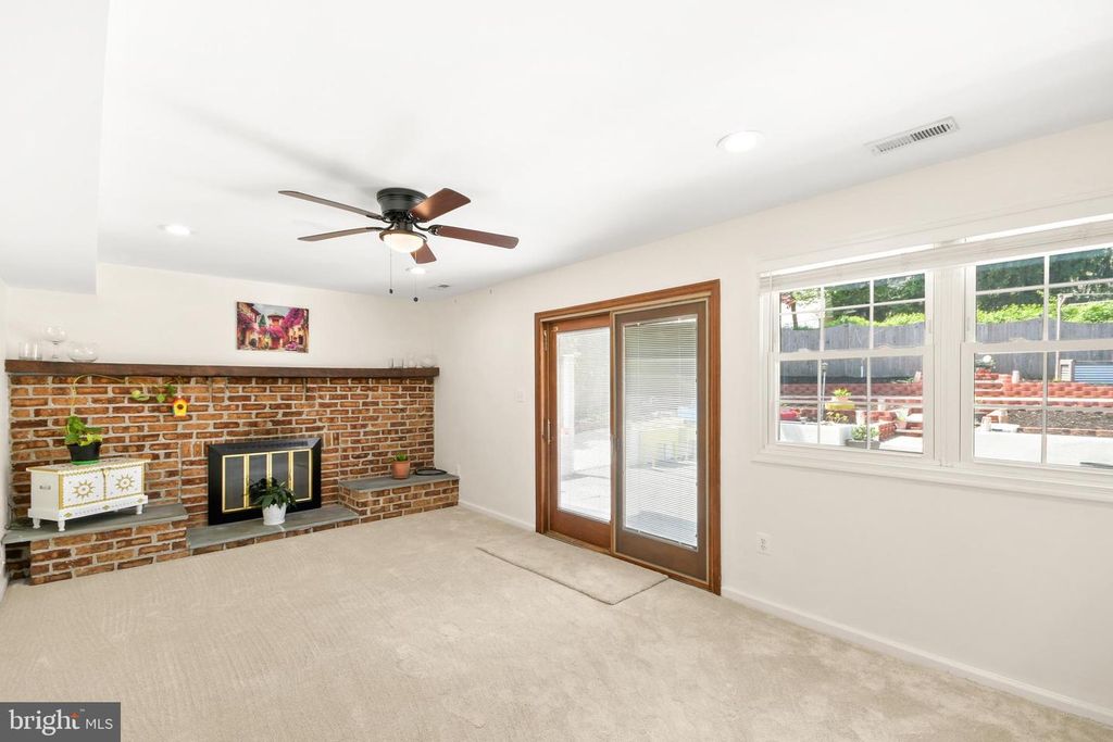 Image 35 of property listing at 24604 CUTSAIL DR, Damascus, MD 20872