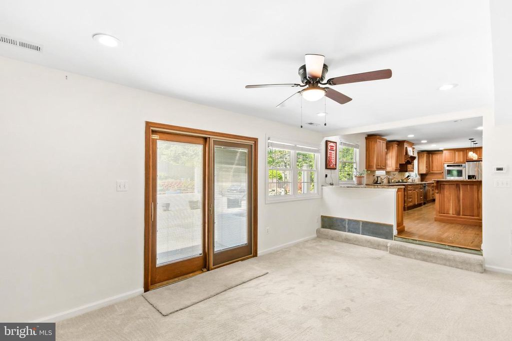 Image 36 of property listing at 24604 CUTSAIL DR, Damascus, MD 20872