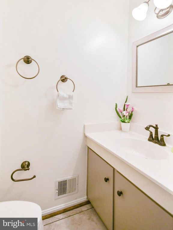 Image 37 of property listing at 24604 CUTSAIL DR, Damascus, MD 20872