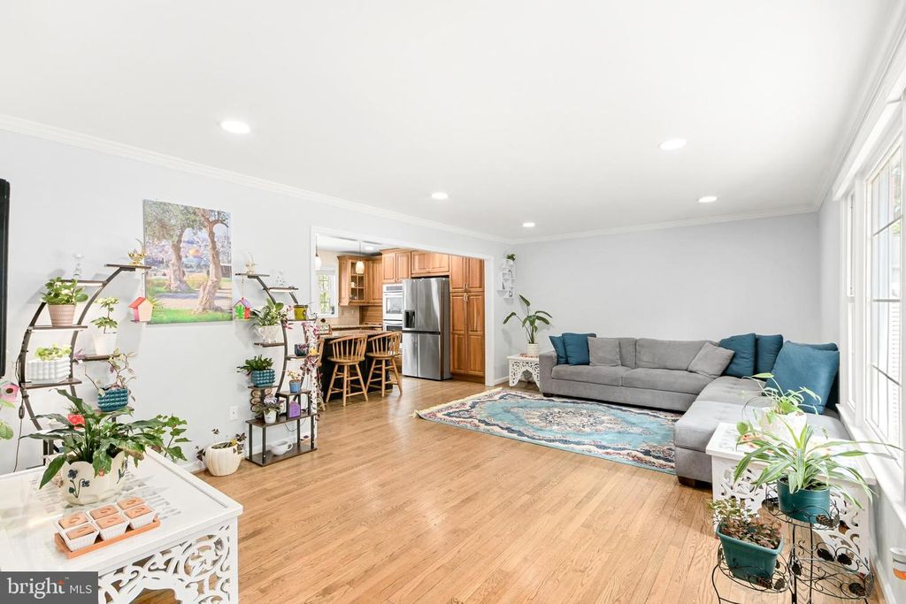 Image 4 of property listing at 24604 CUTSAIL DR, Damascus, MD 20872