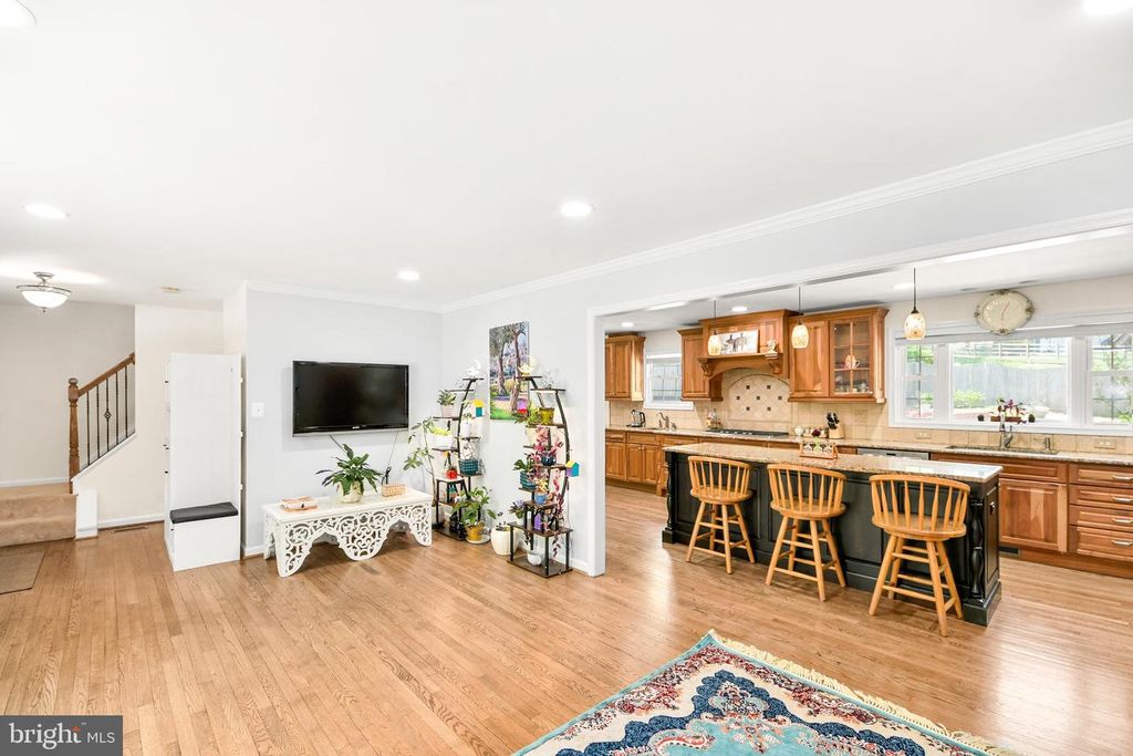 Image 5 of property listing at 24604 CUTSAIL DR, Damascus, MD 20872