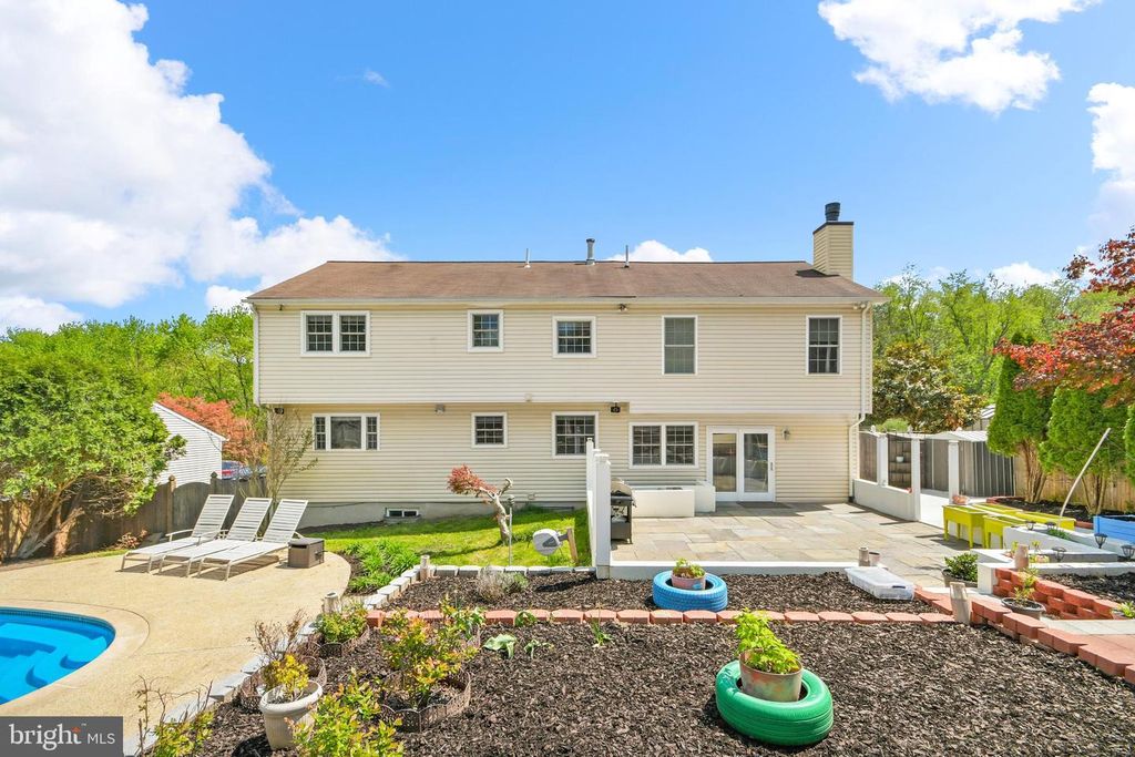 Image 50 of property listing at 24604 CUTSAIL DR, Damascus, MD 20872