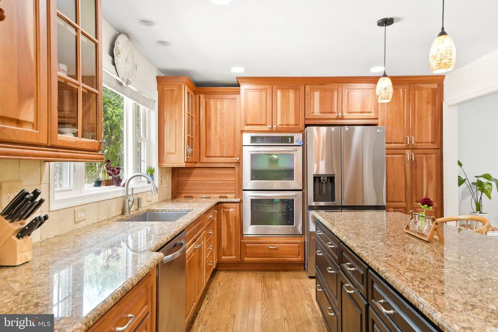 Image 7 of property listing at 24604 CUTSAIL DR, Damascus, MD 20872